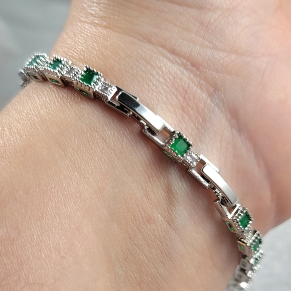 Emerald Tennis Bracelet - Picture 4 of 10